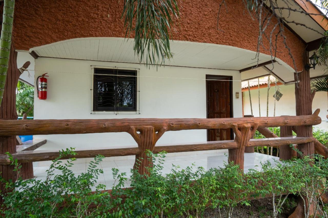 Lanta School Beach Resort Koh Lanta Exterior photo