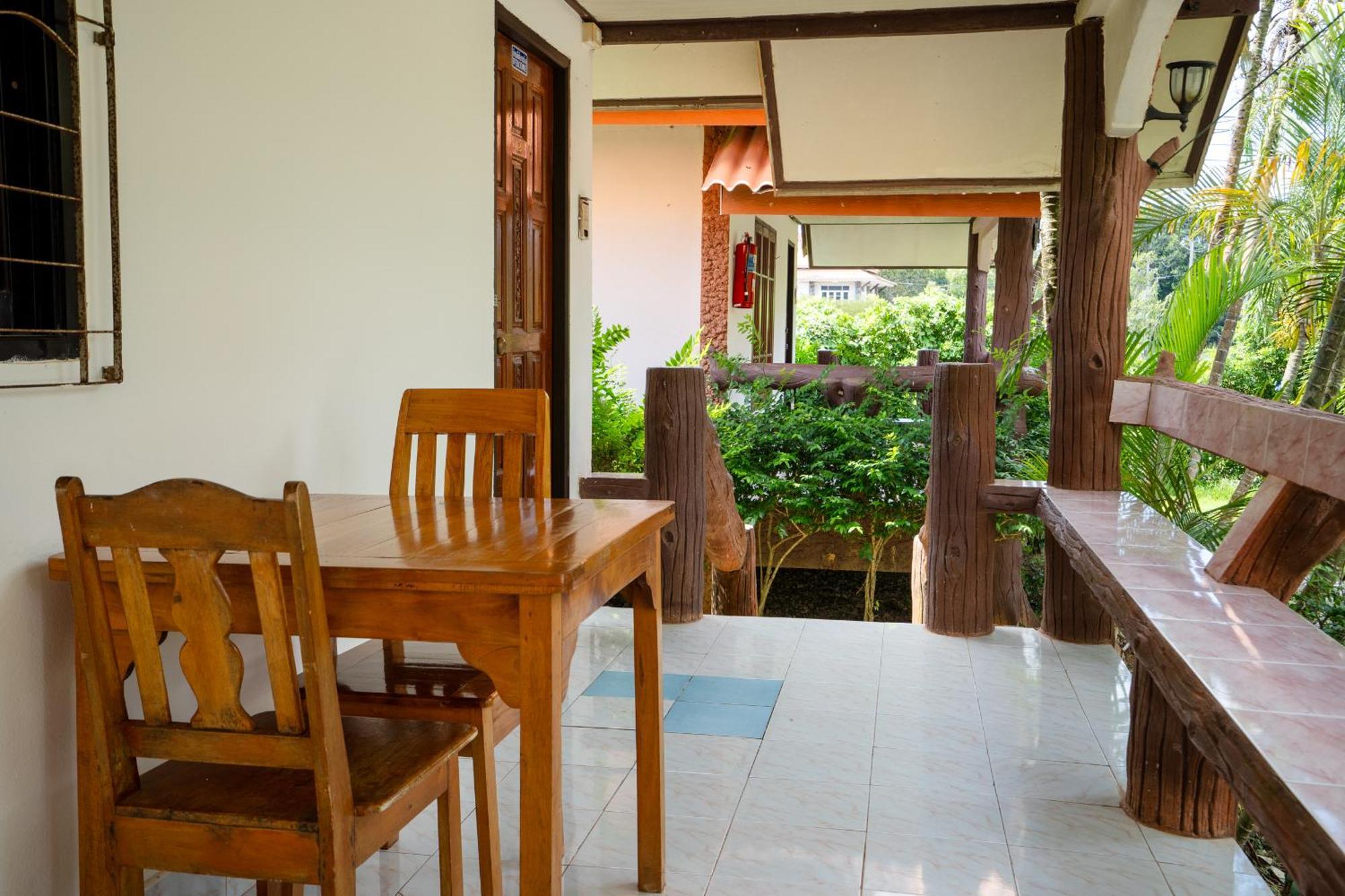 Lanta School Beach Resort Koh Lanta Exterior photo