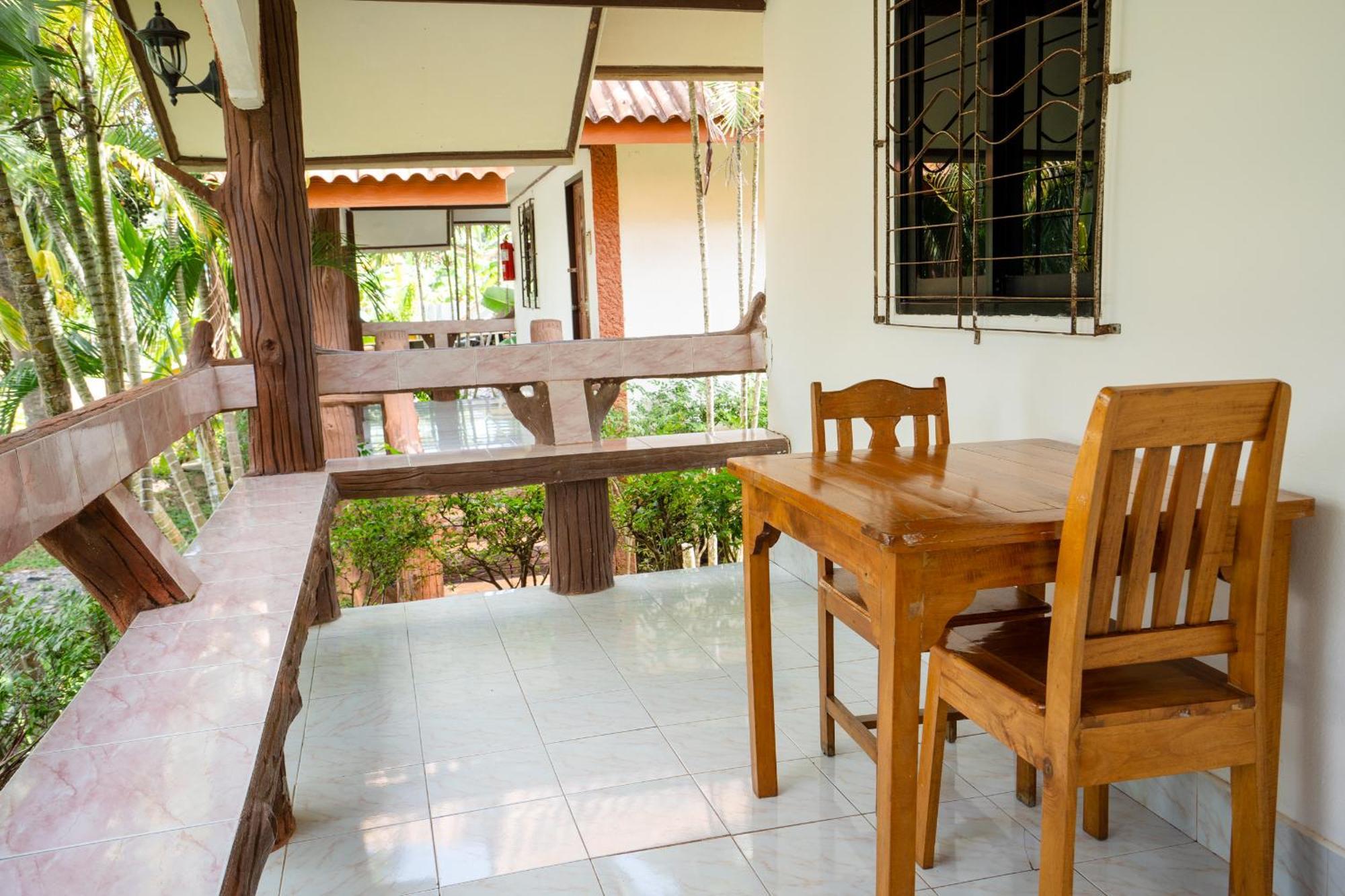 Lanta School Beach Resort Koh Lanta Exterior photo