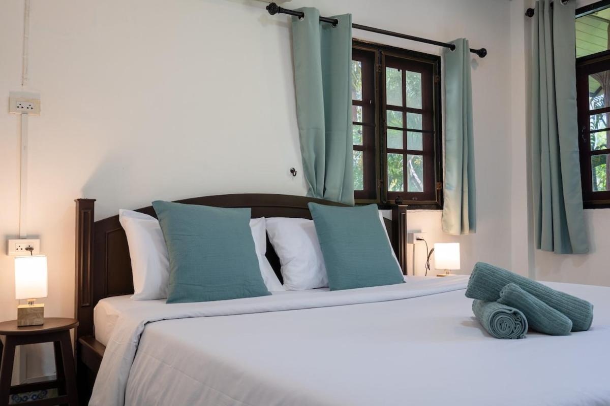 Lanta School Beach Resort Koh Lanta Exterior photo