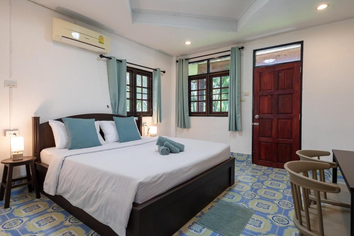 Lanta School Beach Resort Koh Lanta Exterior photo