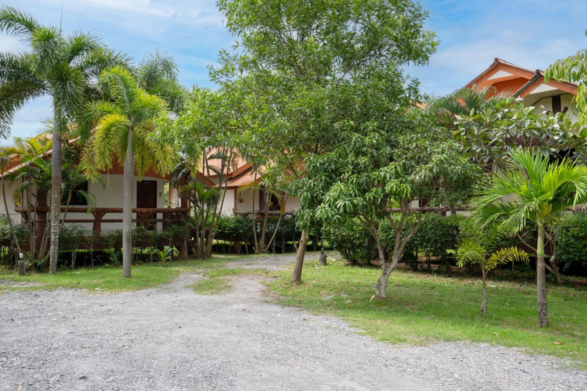 Lanta School Beach Resort Koh Lanta Exterior photo